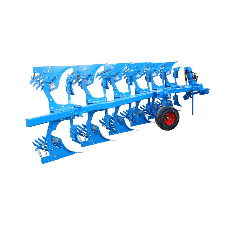 Plugul tractorului fermei