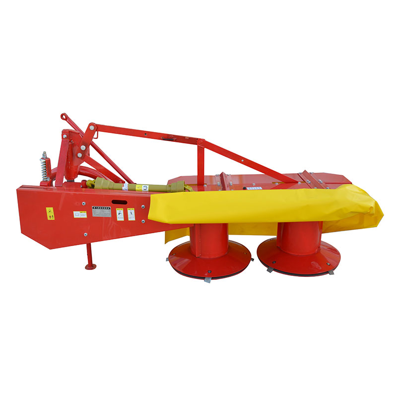 Cositoare de gazon montat pe tractor